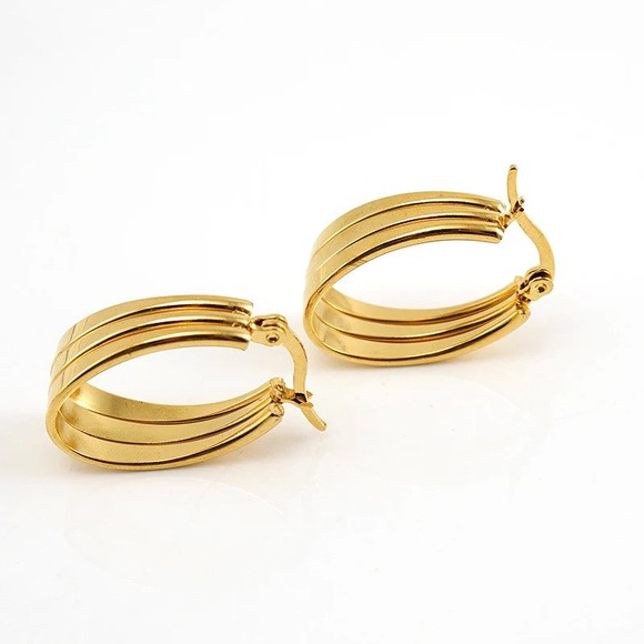 NEW💎18K Gold Plated Hoop Earrings*Huggie Earrings* - Picture 2 of 8